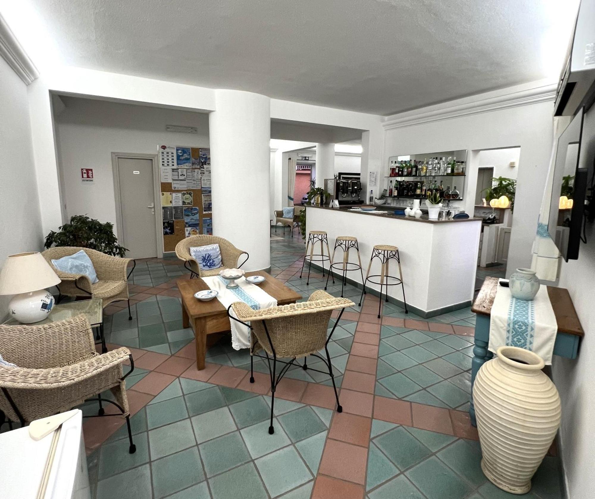 Hotel Da Cecco Santa Teresa Gallura Exterior photo